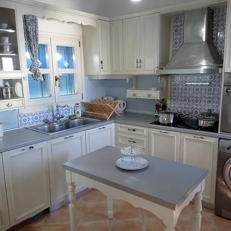 Maritina's House Floor Feriehus *