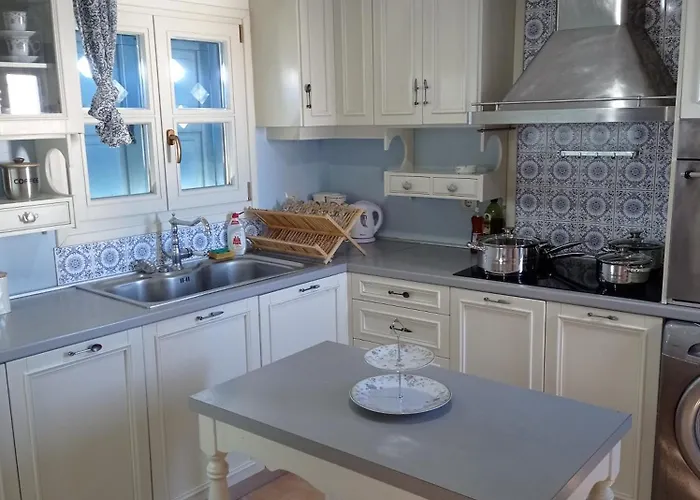 Maritina's House Floor Feriehus *